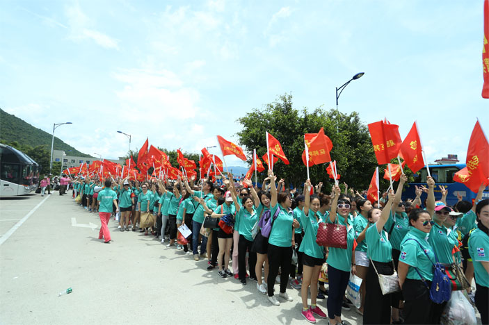 【视频】巨邦千人海边游